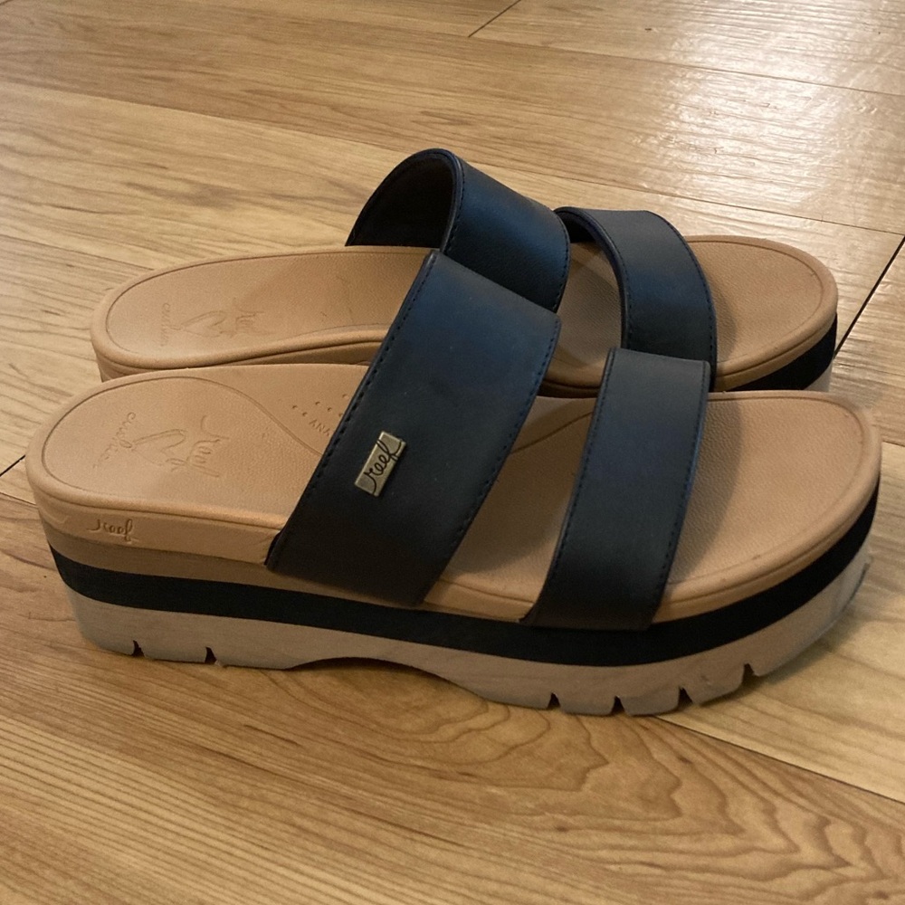 Reef banded horizon platform sandals - black - size 7 M - newer condition